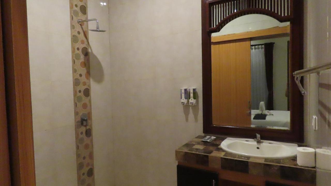 Asiana Lovina Hotel Bagian luar foto